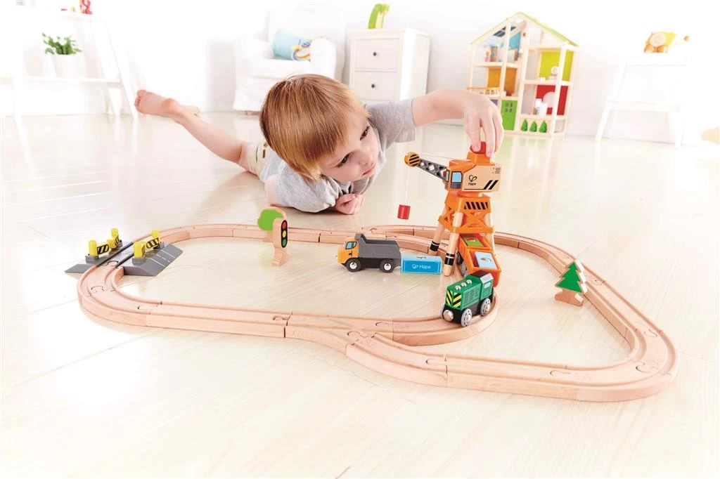 Hape Spoorbaan Uitbreiding Grote Kraan Met Vrachtwagen 5 Hape Spoorbaan Uitbreiding Grote Kraan Met Vrachtwagen - Afbeelding 3
