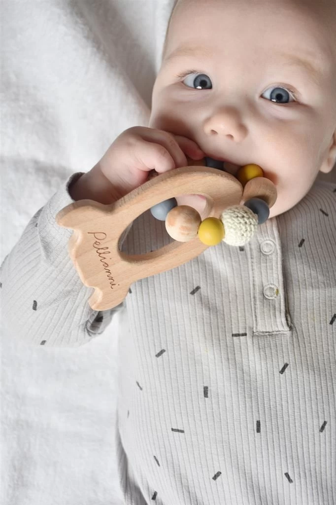 Pellianni Bijtring Rammelaar Raket Geel Hout 6 Pellianni Bijtring Rammelaar Raket Geel Hout - Afbeelding 4